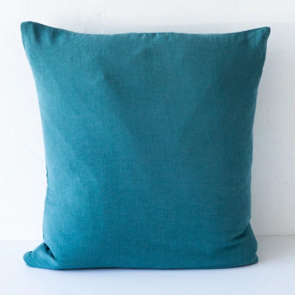 Linge Particulier
Made in France 100% Linen Cushion
$95.00